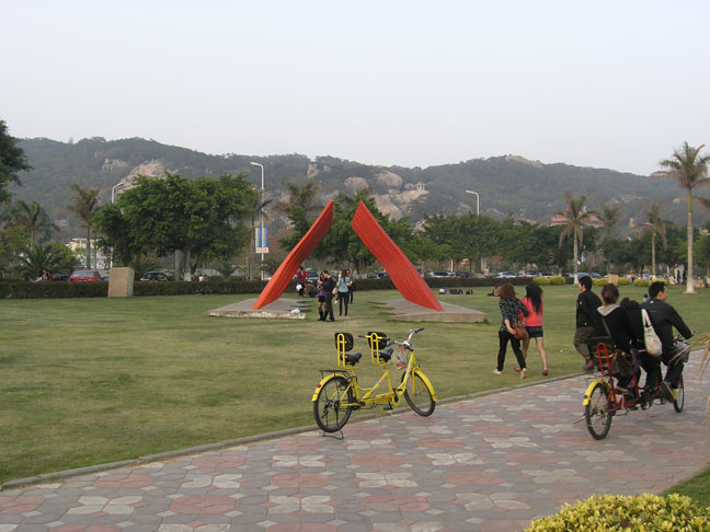 不知道是什么标志，好像是保龄球