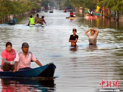 泰国政府6日公布消息称，截至当天该国洪灾已经造成506人死亡。