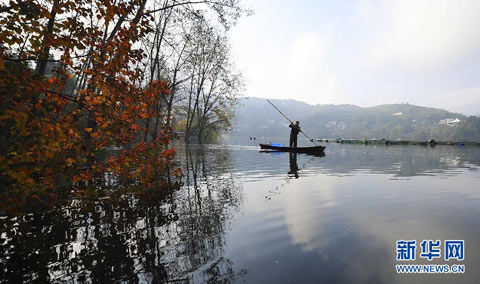 水天相融、如梦如幻的双龙湖景色(11月10日摄) 水天相融、如梦如幻的双龙湖景色(11月10日摄)
